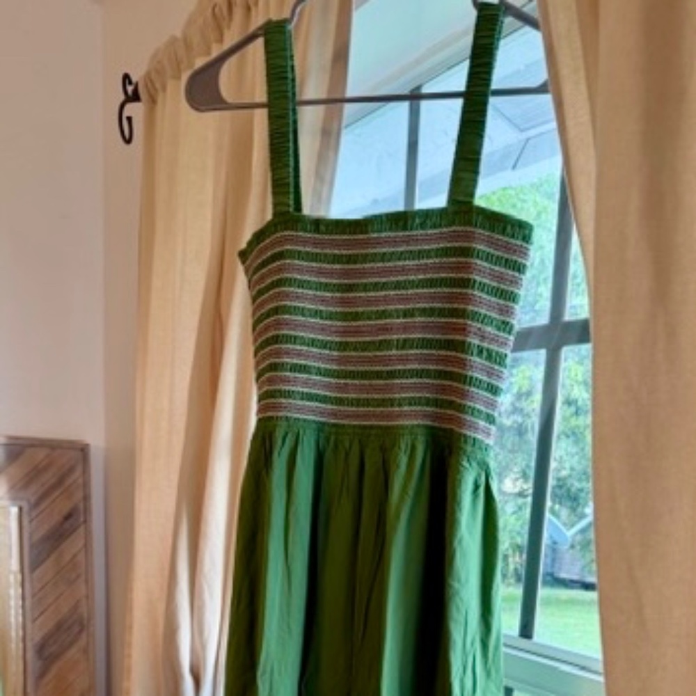 New with tags Gorgeous Wishlist Apparel Size Large Midi Dress